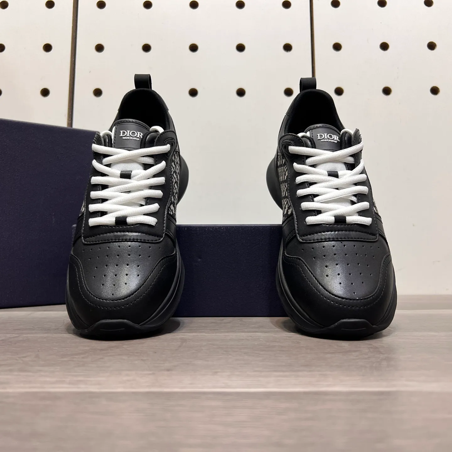 Men's Men's Shoes 💰: 400💰《Dior》The latest and most popular casual shoes, top brand [seduce] luxury~purchase, top~quality. [Strong] The upper is made of imported breathable cowhide with material ➕ breathable sheepskin feet (•) and fine workmanship. Original stylish and stylish soft rubber wear-resistant foreskin outsole, light and comfortable on the foot, size: 38-44, (customized 45, 46), five colors available